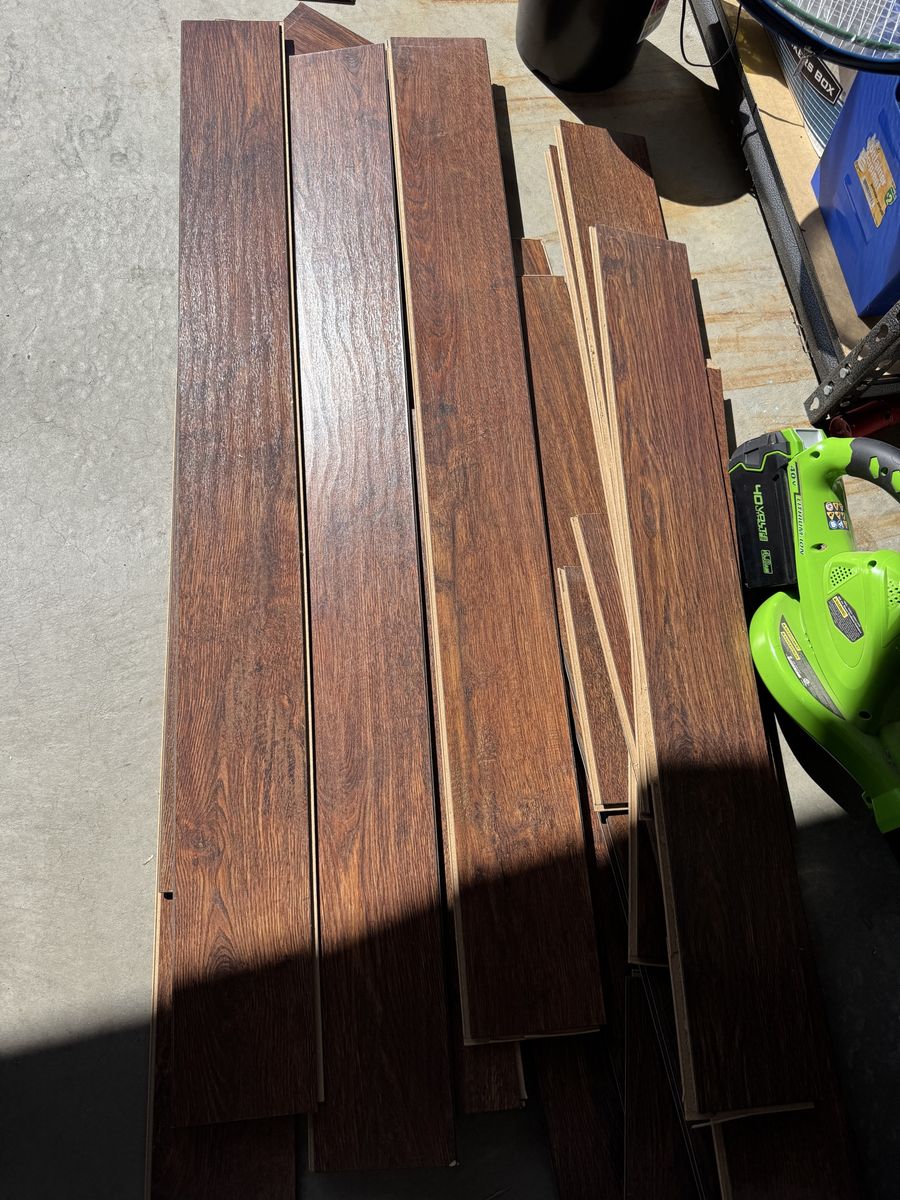 Free Laminate Dark-looking Wood Planks