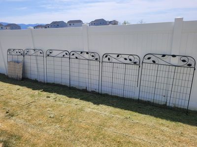 Set of 6 Black Metal Garden Trellis Panels - Decorative Leaf Design for Climbing Plants