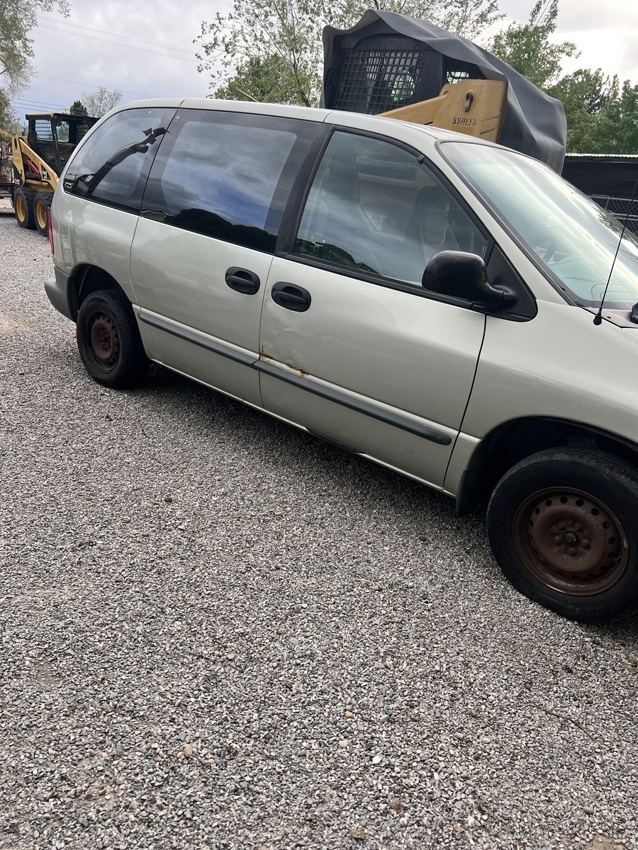 2000 CHRYSLER VOYAGER Base