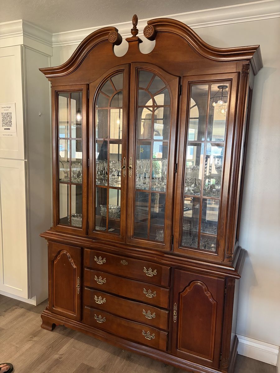 Large Traditional China Cabinet / Hutch – Excellent Condition