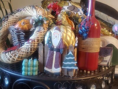 Over 135 Pc Holiday Tree & Gen Home & Table Decor;