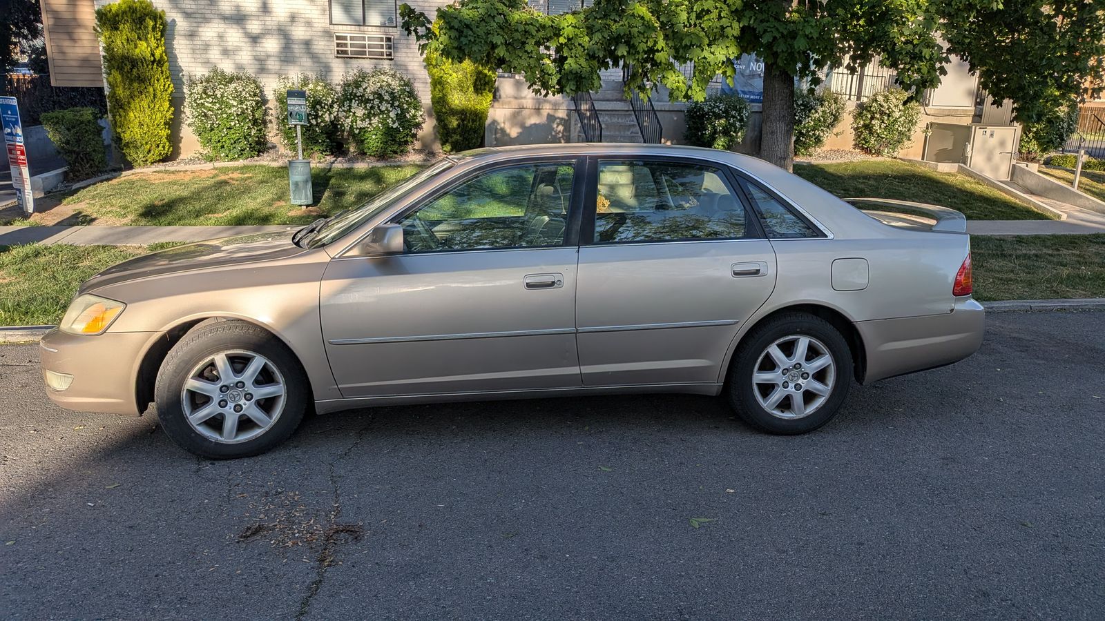 2002 TOYOTA AVALON XLS