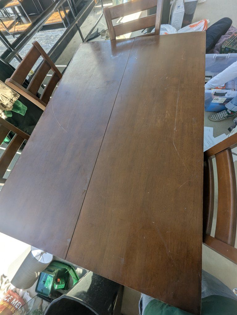 wood table 4 chairs $20