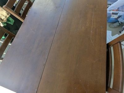 wood table 4 chairs $20