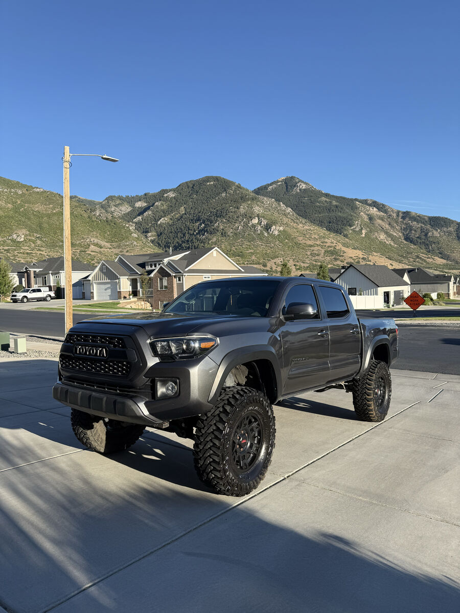 2017 TOYOTA TACOMA TRD Off-Road