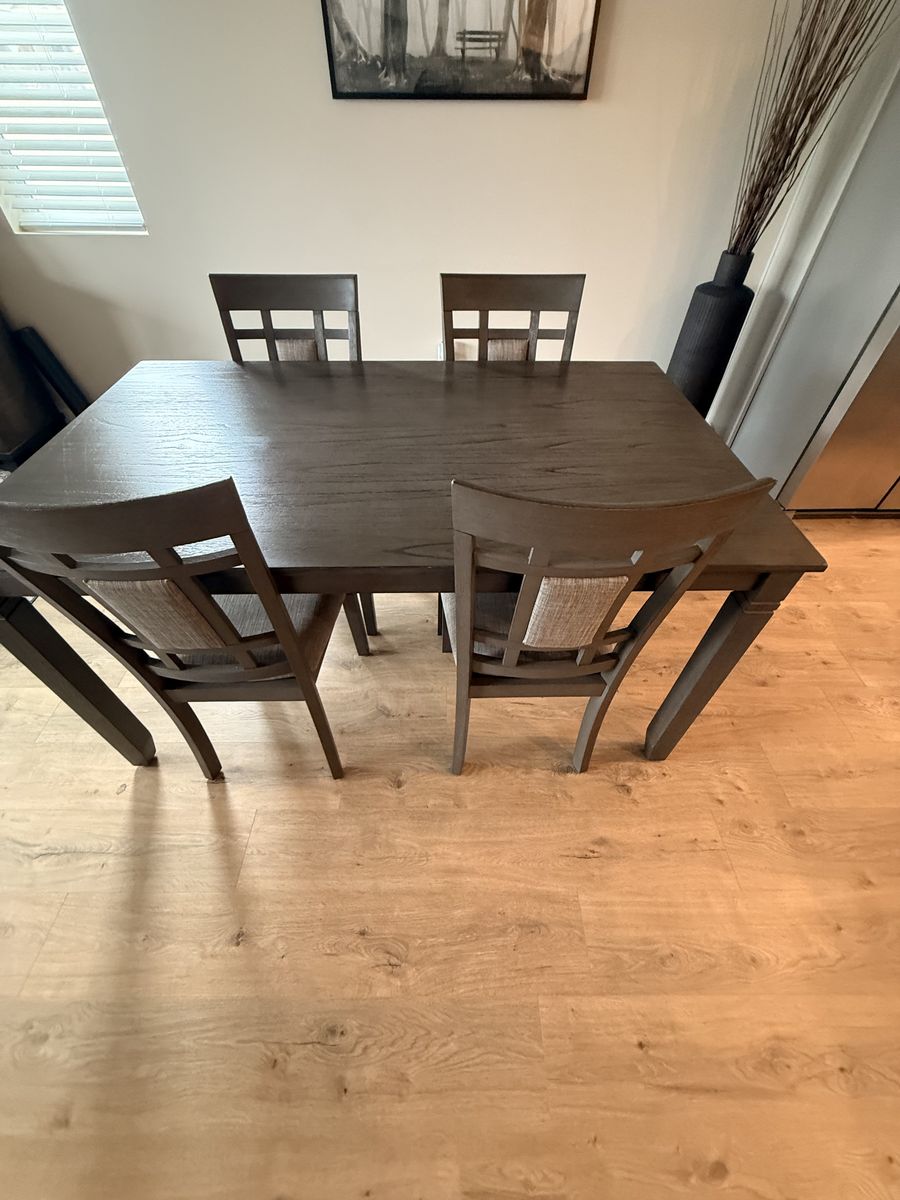 Kitchen Table- Excellent Condition