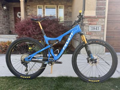 Pivot Mach 429 (Large)