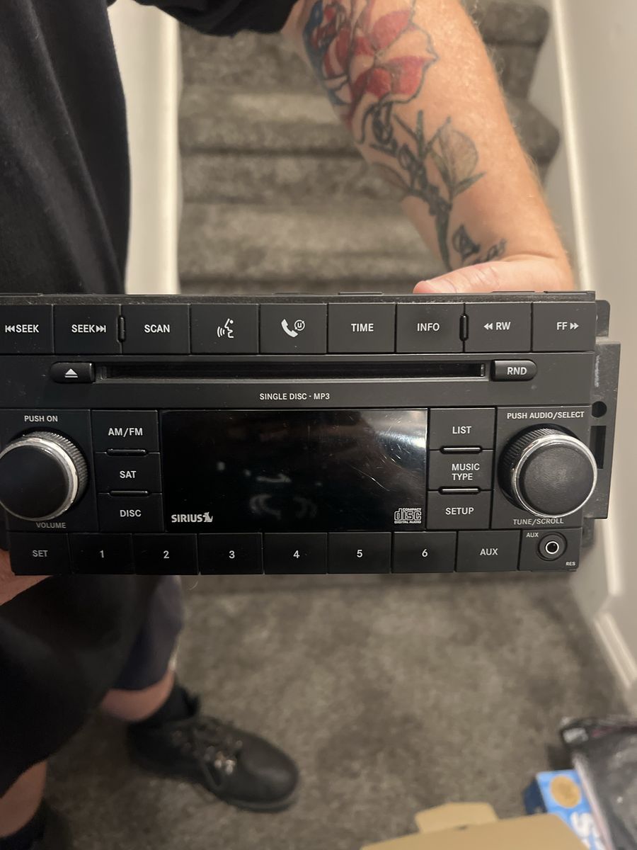 Chrysler Single Disc MP3 Sirius Satellite Radio Receiver P05064420AF