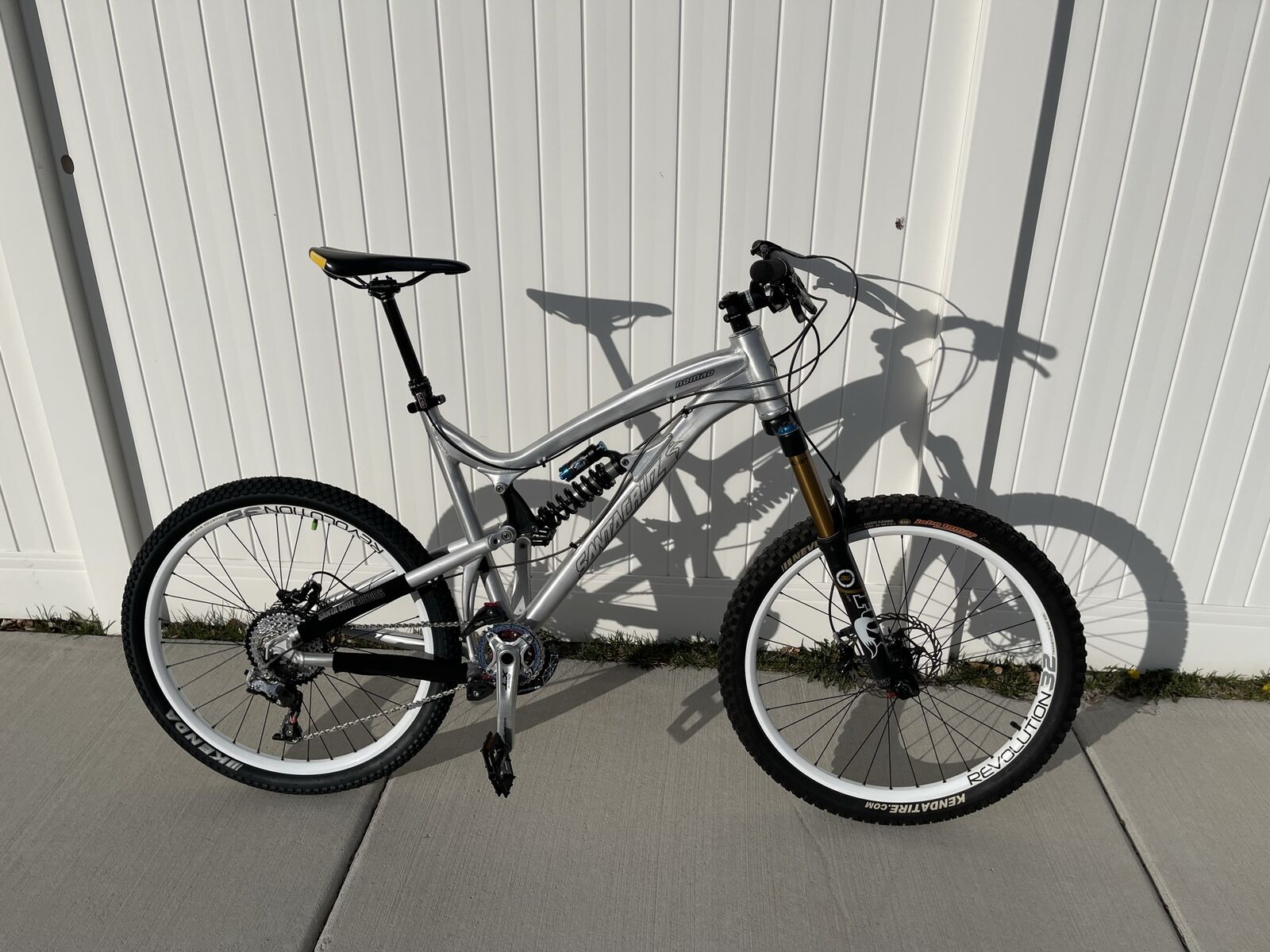Santa Cruz Nomad MTB Mountain Bike Full Suspension with Upgrades