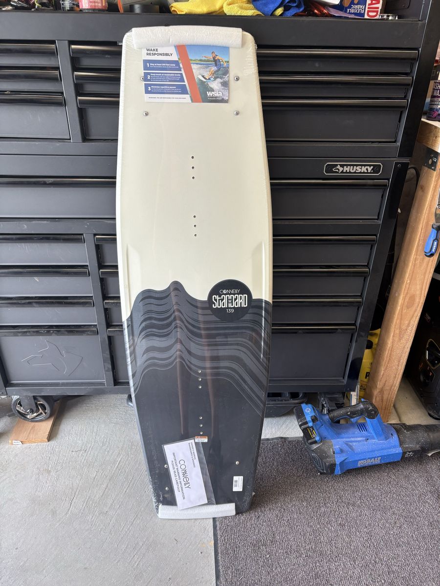 Brand New Connelly Standard 139 Wakeboard