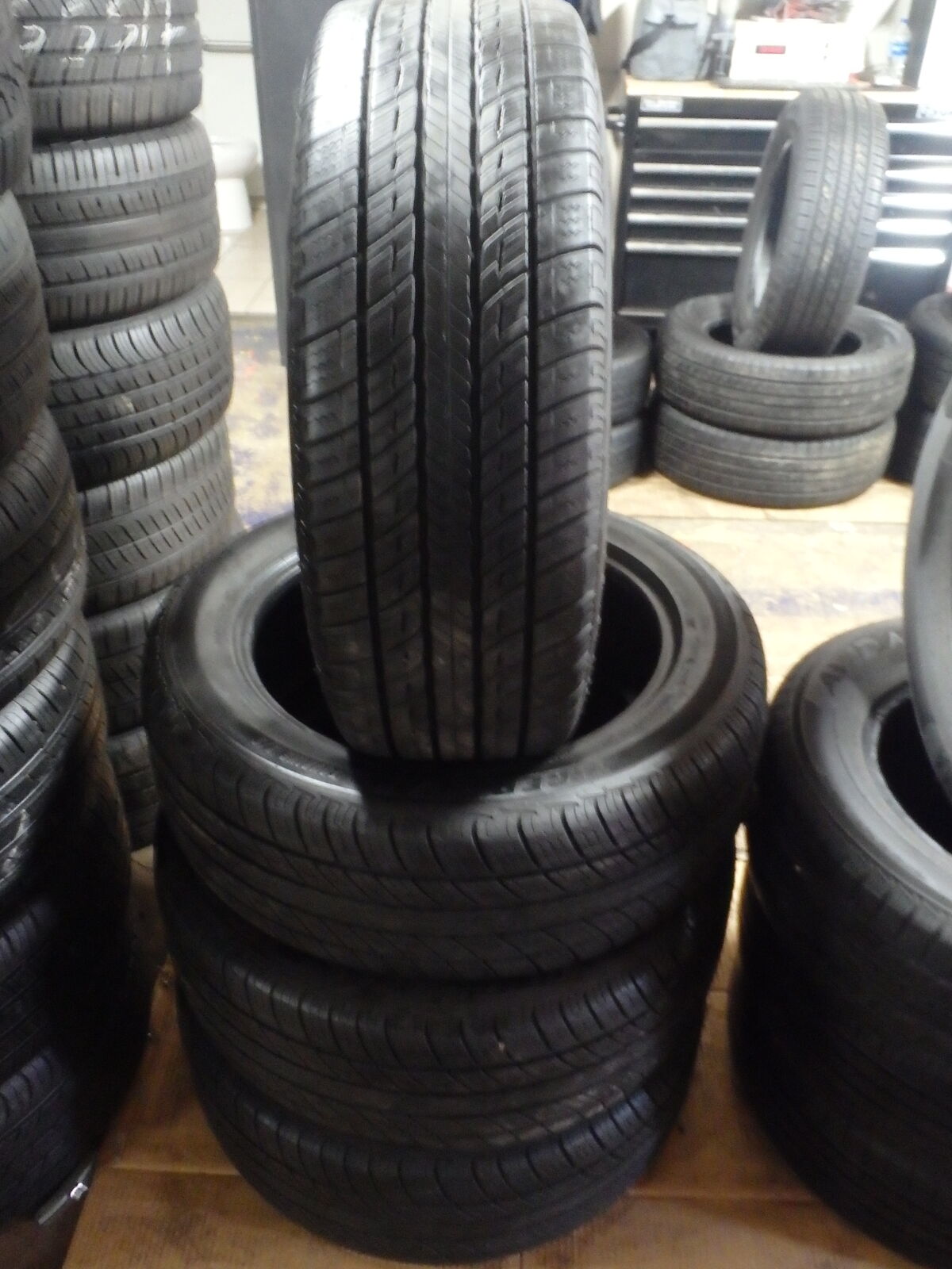 225/55R18 UNIROYAL TIGER PAW TOURING SET OF USED TIRES