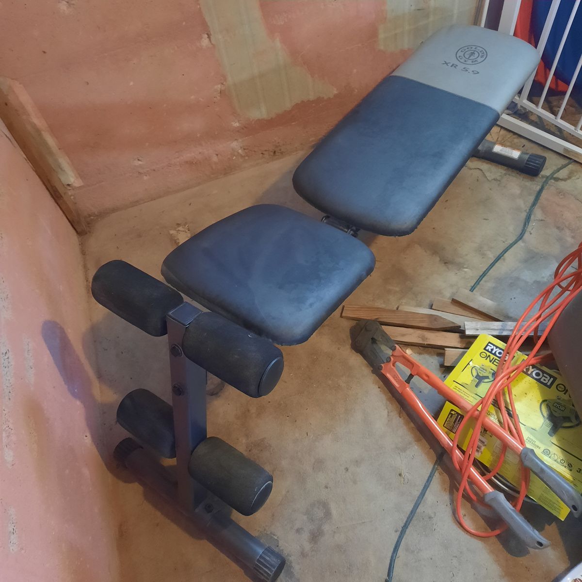 Gold's Gym Gray/Black XR 5.9 Adjustable Weight Workout Bench