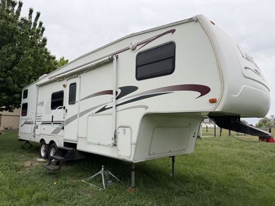 2004 keystone Laredo 29’ bunk house
