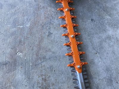 STIHL HEDGE TRIMMER 30"