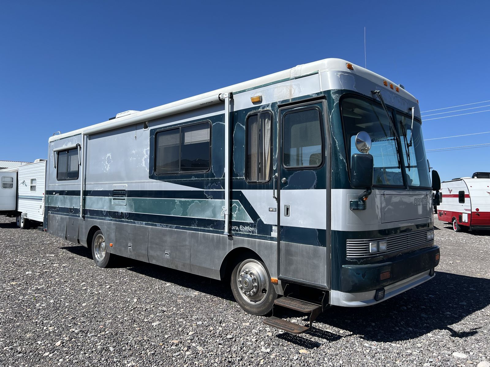 1996 SAFARI SAHARA EDITION