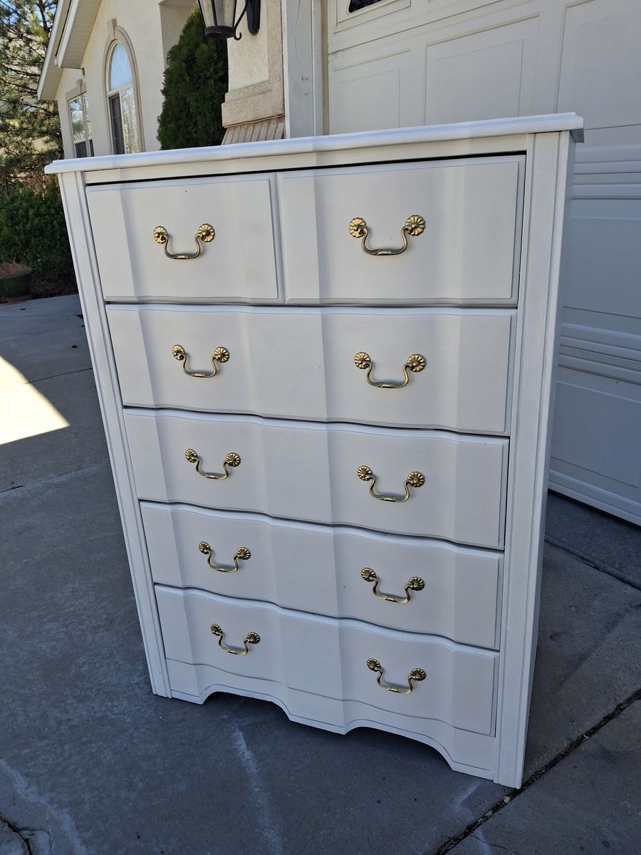 all wood 5 drawers white dresser/luci