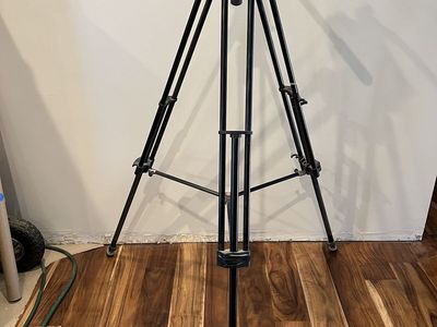 Manfrotto Video / Photo 547B Tripod with 501HDV Fluid Head
