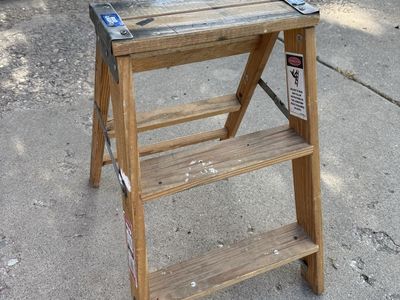 2 FT Wood ladder