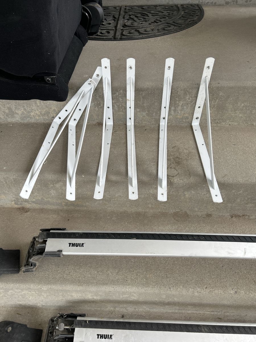 Shelf brackets
