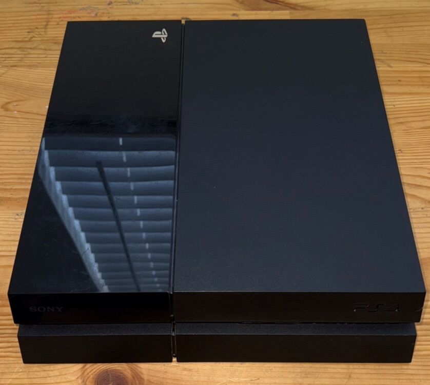 Sony PlayStation 4 PS4