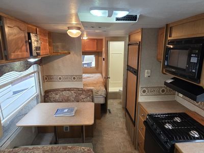 2005 Four Winds Express Lite super clean – sleeps 6 – ready to camp!