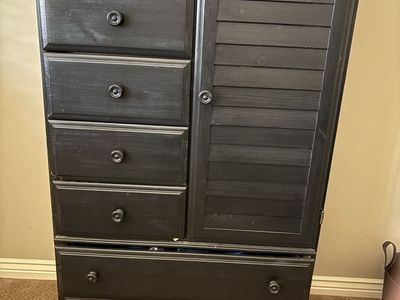 Cabinet/Dresser