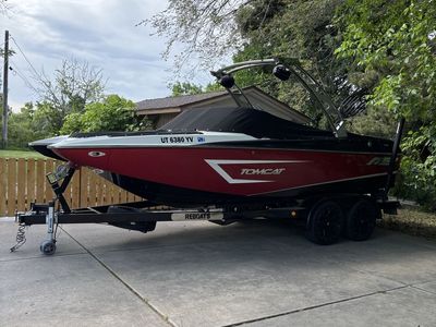2015 F22 MB TOMCAT WAKE BOAT
