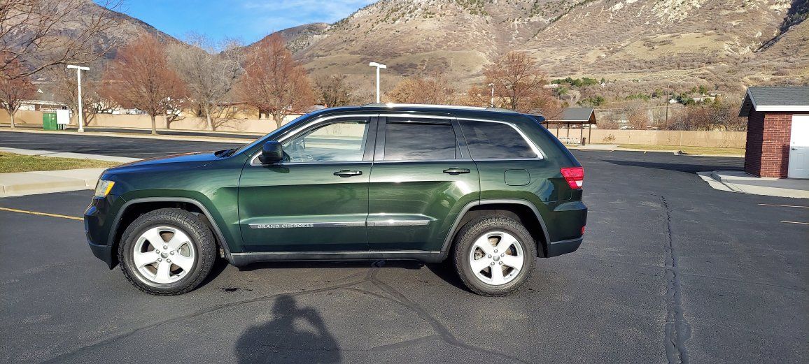 2011 JEEP GRAND CHEROKEE Laredo