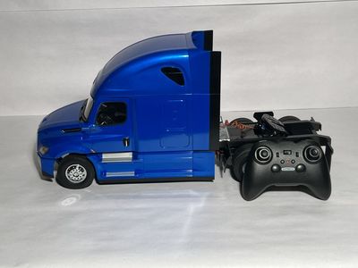 1:16 Diecast Masters Freightliner Cascadia R/C