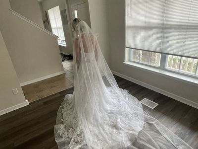 Wedding dress Oleg Cassini brand new