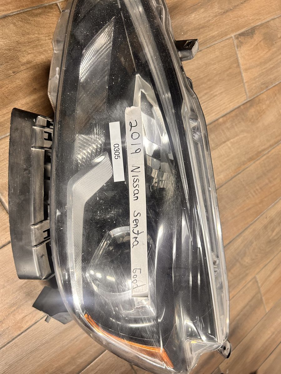 2019 Nissan Sentra Headlight