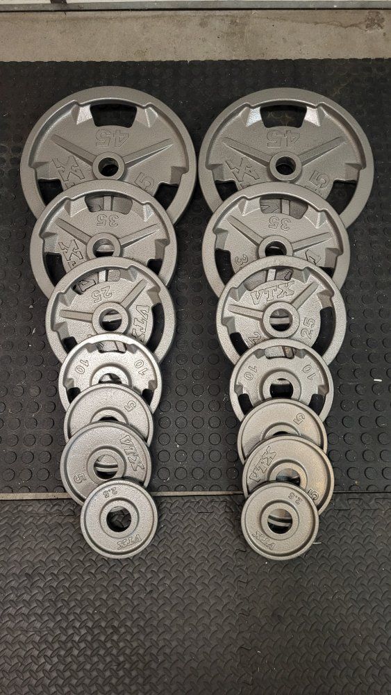 Weights 255 pounds