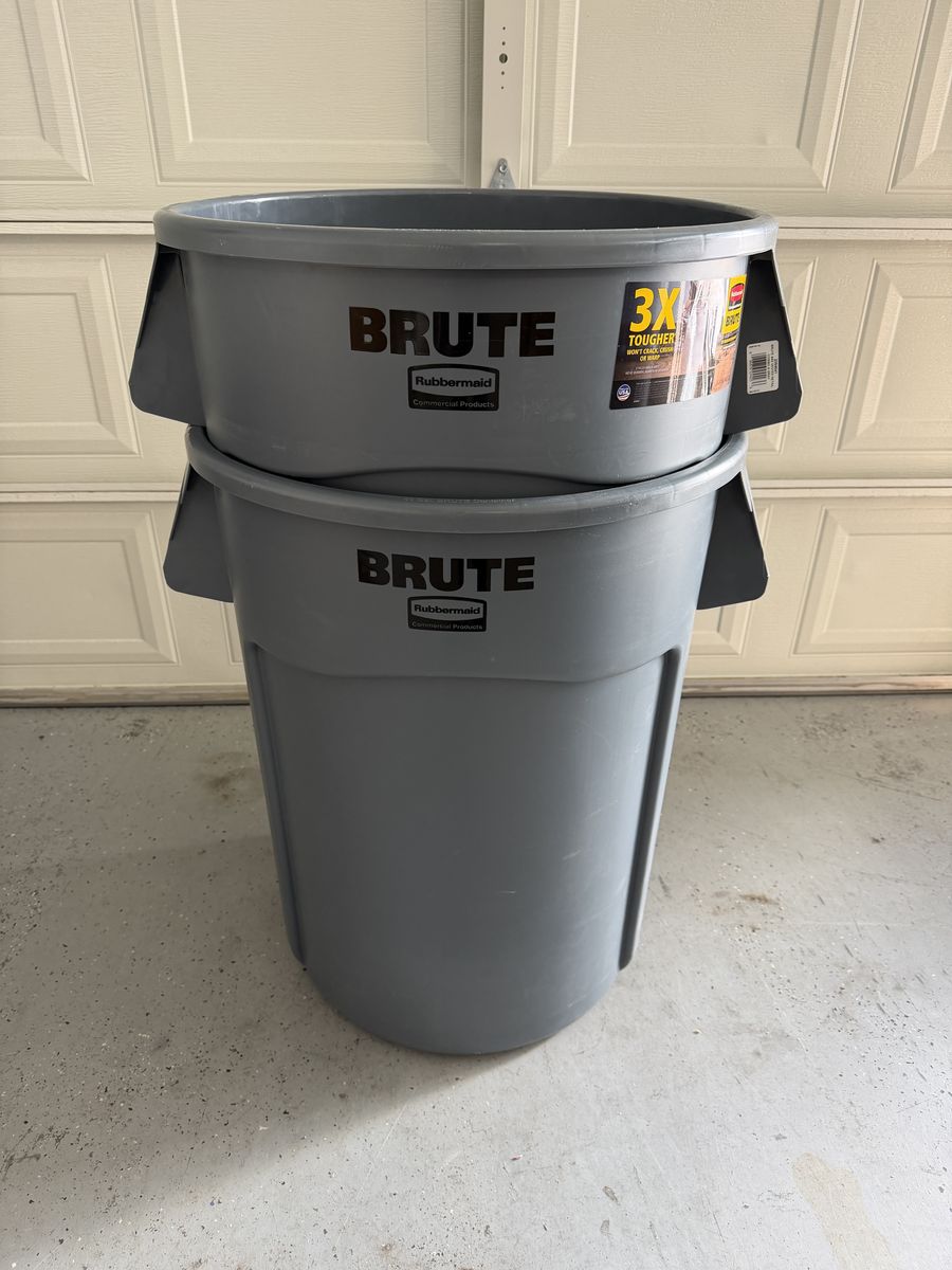 1 GRAY BRUTE 44-GALLON UTILITY CONTAINER TRASH CAN
