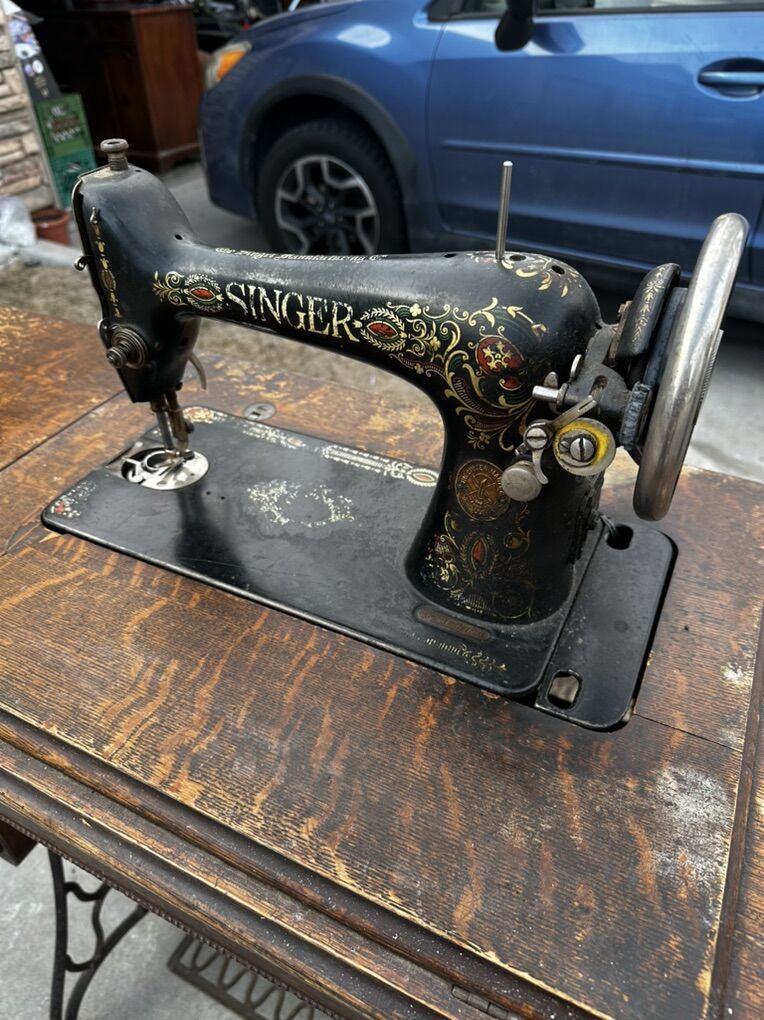 1912 Antique Vintage Singer sewing machine in cabinet, Treadle Table Wrought Iron