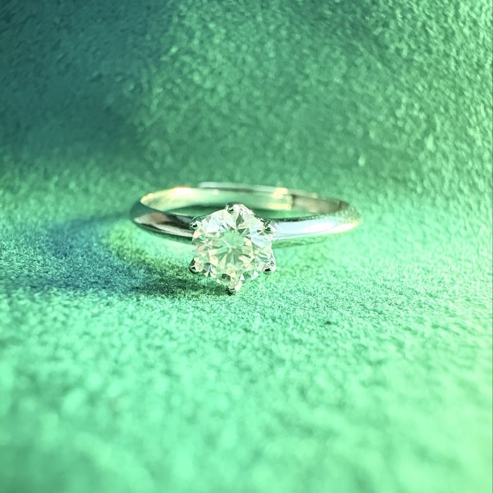 VVS1 Moissanite Engagement Ring