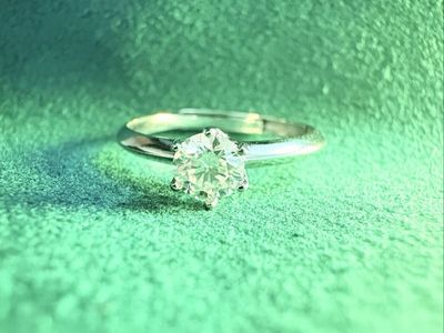 VVS1 Moissanite Engagement Ring