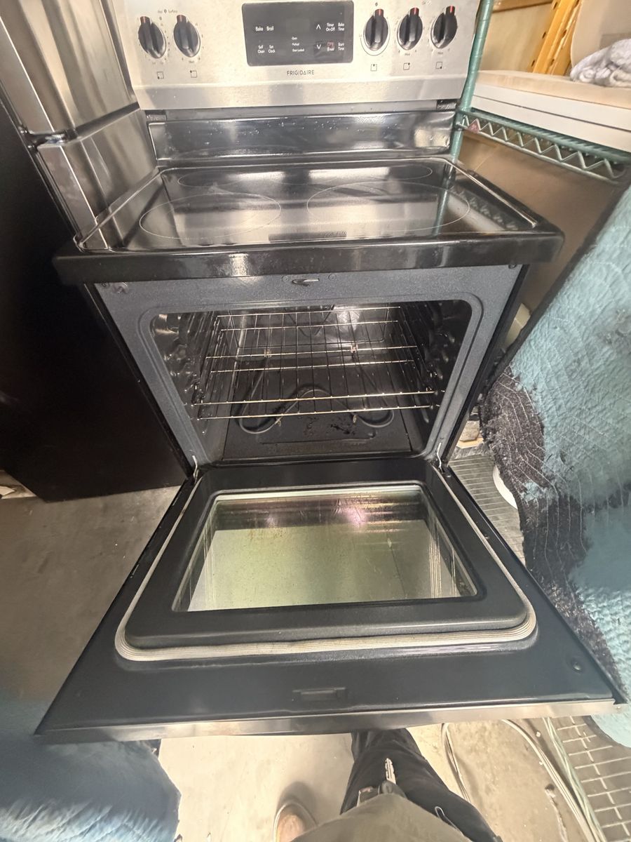 Frigidaire Stove