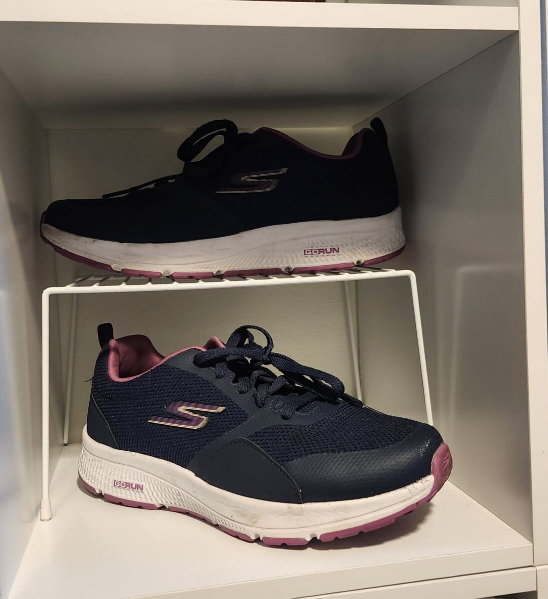 Skechers GoRun Shoes Navy/Pink – Size 9