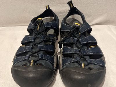 Keen men’s size 11 blue waterproof, hiking sandals