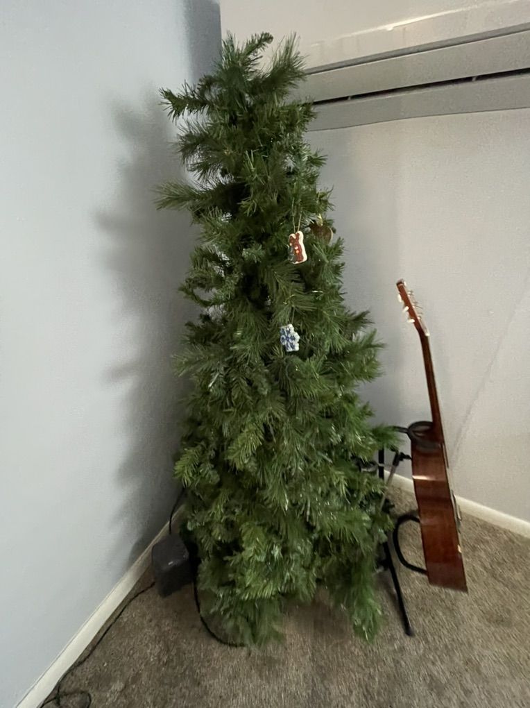 Free fake Christmas tree