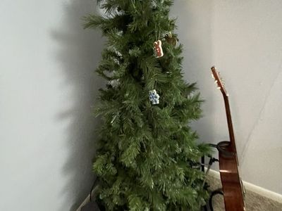 Free fake Christmas tree