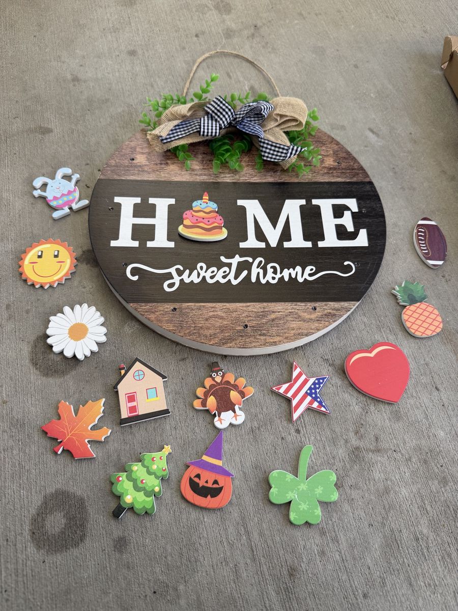 Interchangeable Seasonal Wooden Welcome Door Sign with 14 Holiday Icons