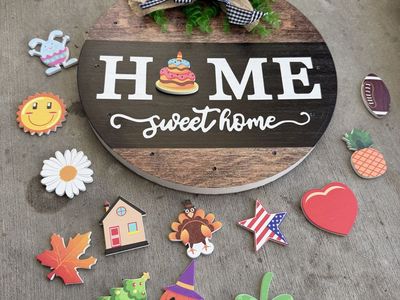 Interchangeable Seasonal Wooden Welcome Door Sign with 14 Holiday Icons