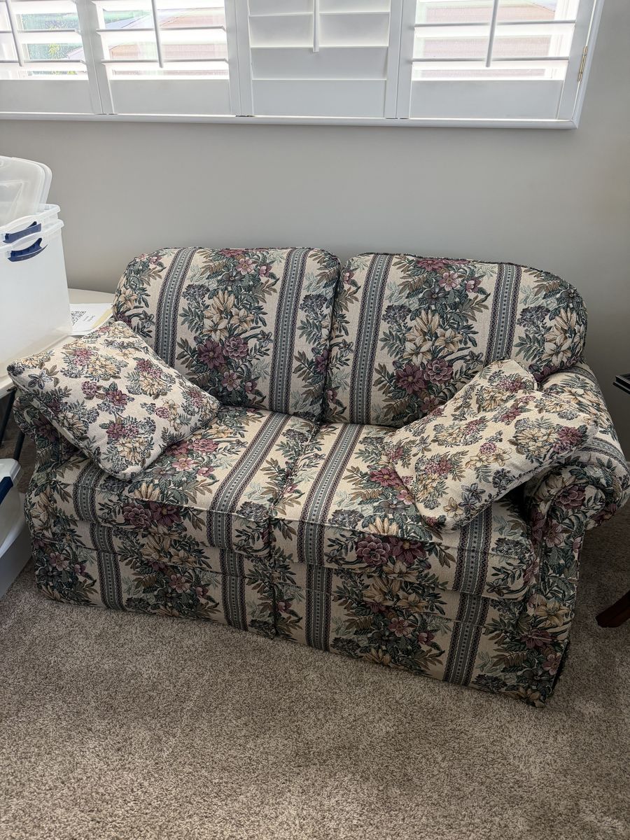 FLORAL LOVE SEATS