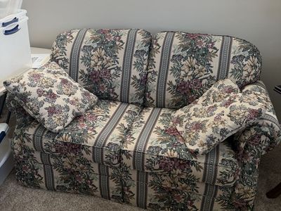 FLORAL LOVE SEATS