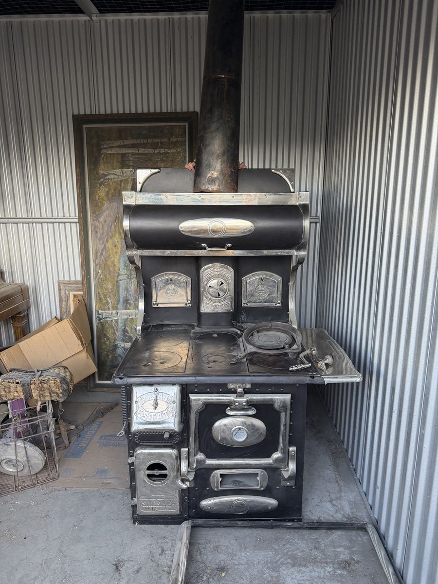 Vintage Real Estate Stove Co. Cast Iron & Nickel Wood Burning Kitchen Cook Stove