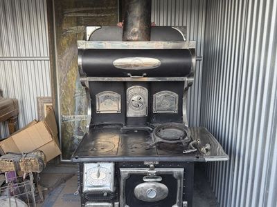 Vintage Real Estate Stove Co. Cast Iron & Nickel Wood Burning Kitchen Cook Stove