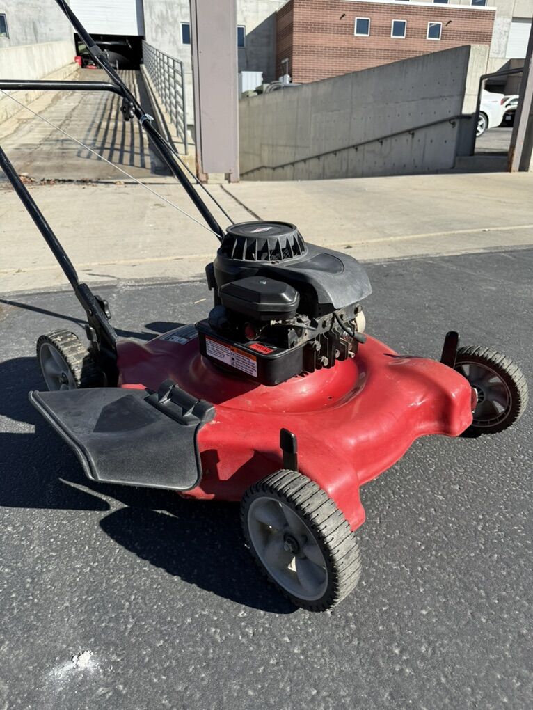 Briggs & Stratton Lawnmower