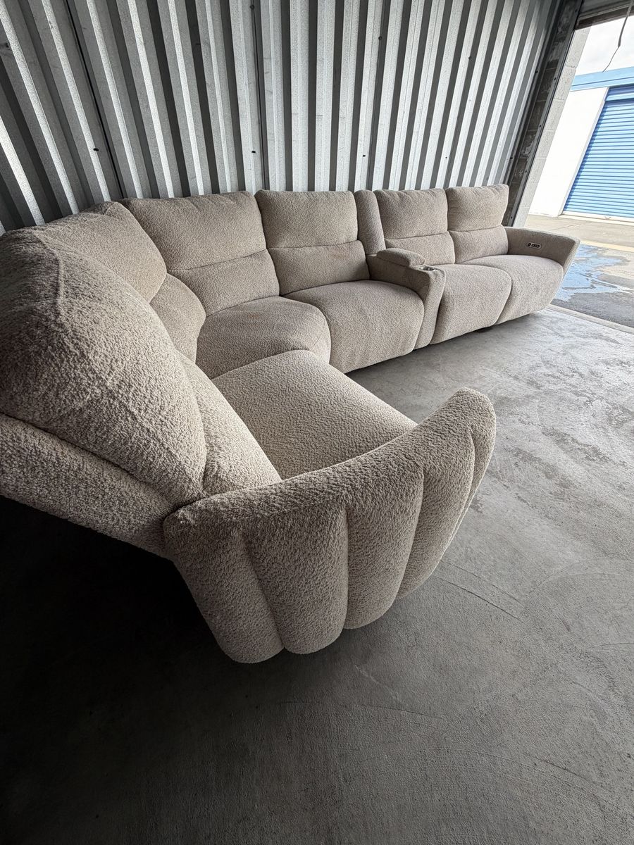 Electric recliner sectional - Free delivery!