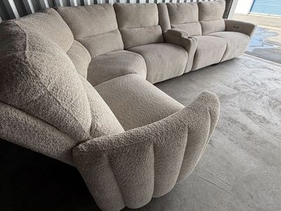 Electric recliner sectional - Free delivery!